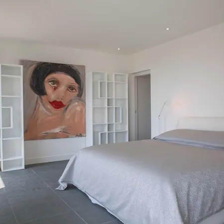 Alec Apartment *